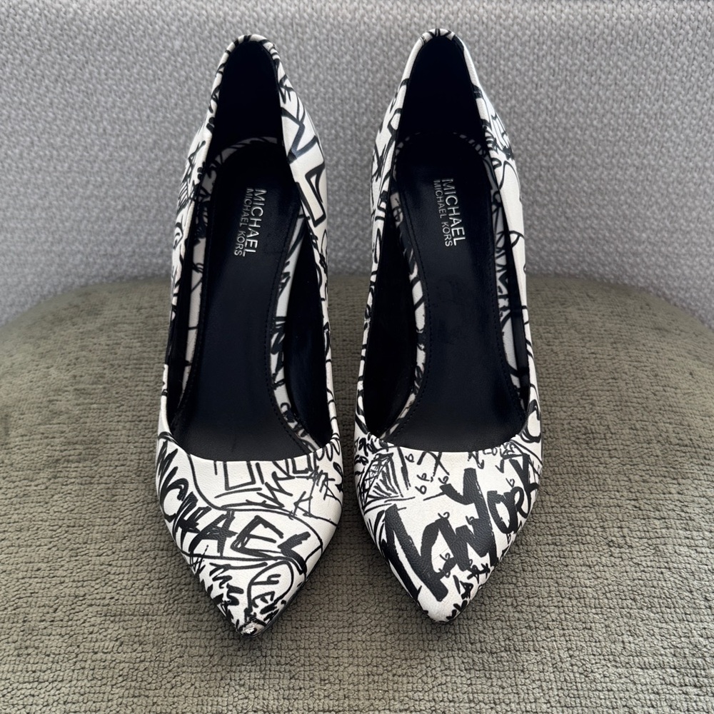 Michael Kors Graffiti black and white Pumps